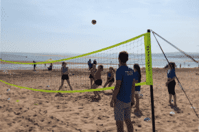 Beachvolleyball am Strand von Barcelona
