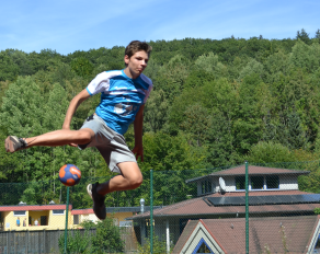 Sprung Junge