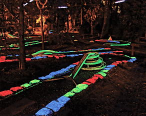 Summercamp Heino Neonminigolfplatz