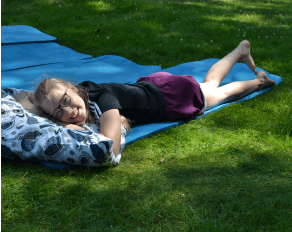 Sommer Waldbrö Mädchen Wiese