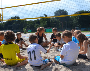 Besprechnung beim Beachvolleyball